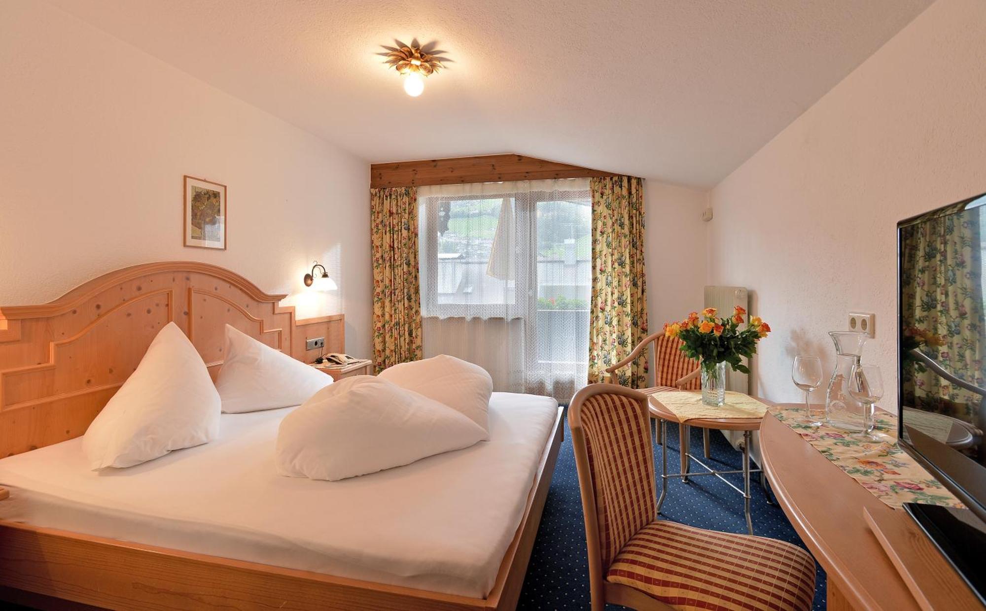Hotel Schwarzer Adler Hippach Habitación foto