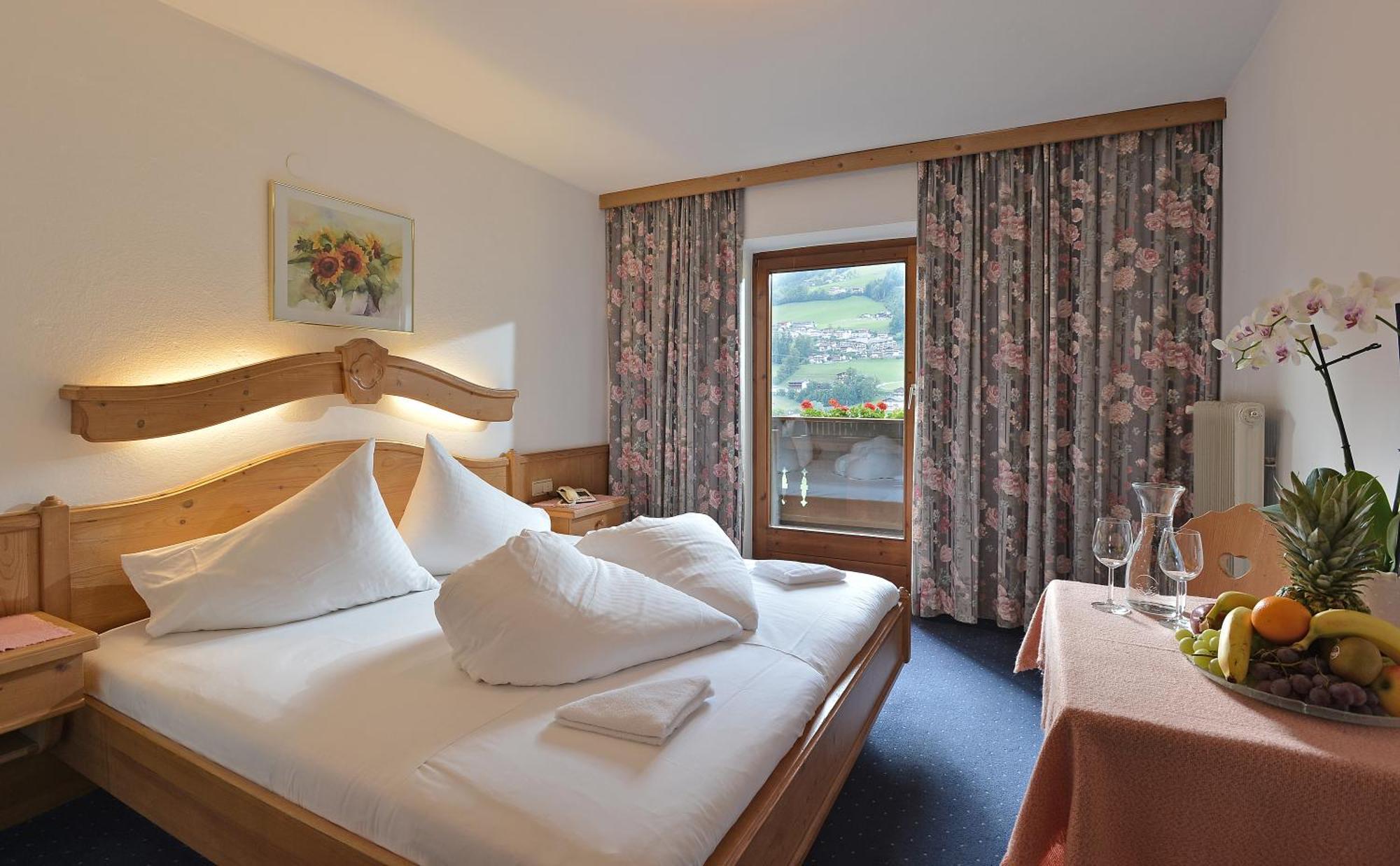 Hotel Schwarzer Adler Hippach Habitación foto