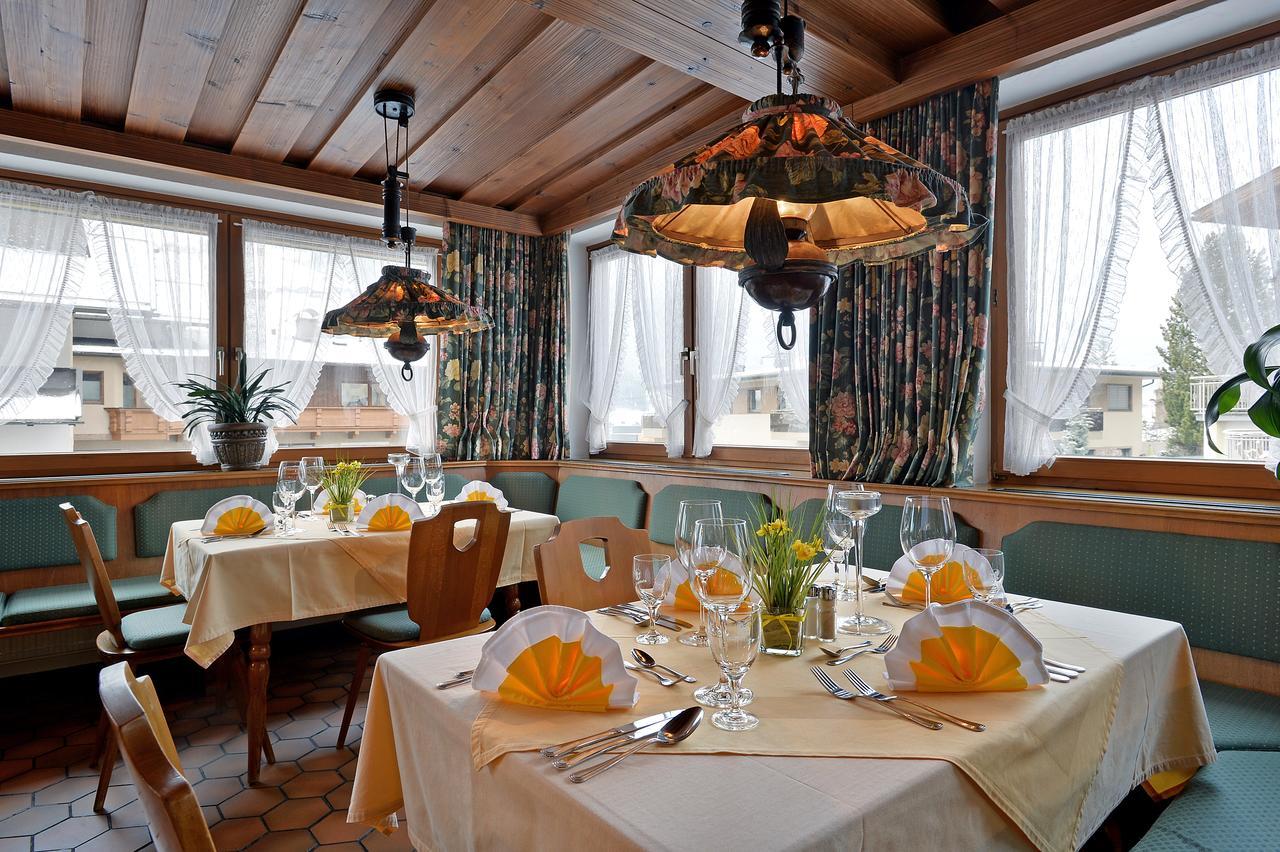 Hotel Schwarzer Adler Hippach Exterior foto